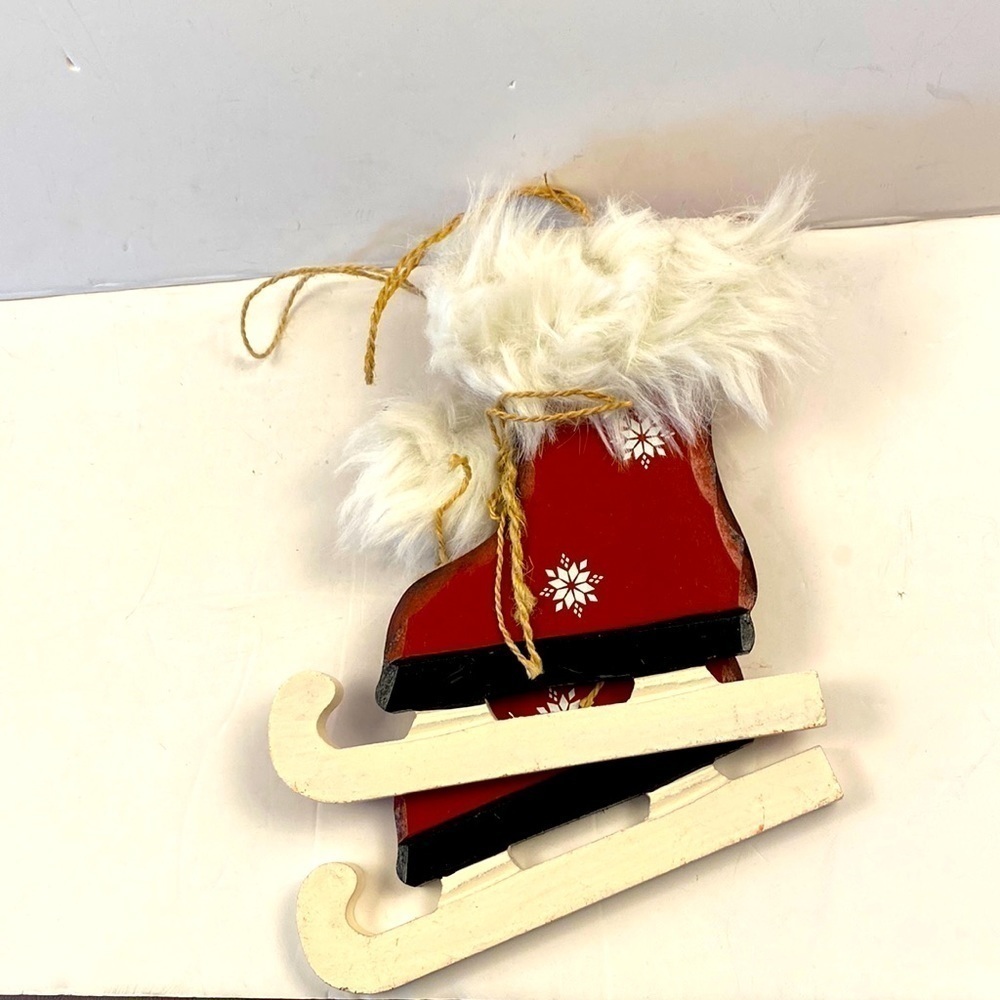 Skate Christmas decorations two pieces red  faux fur snowflakes twine wood
